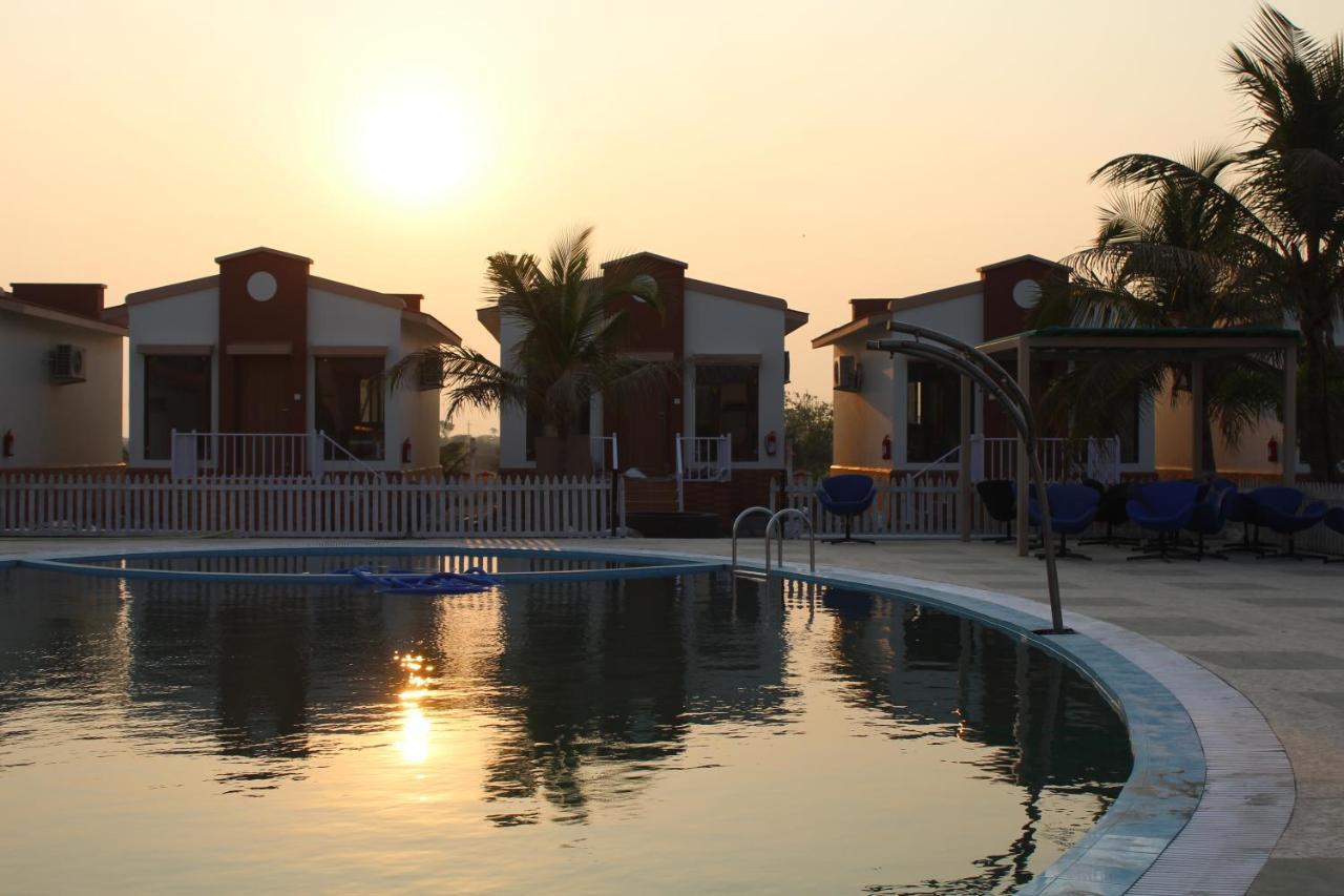 Flamingo Club And Resort Una 3 Km Away From Diu Check Post Exterior photo