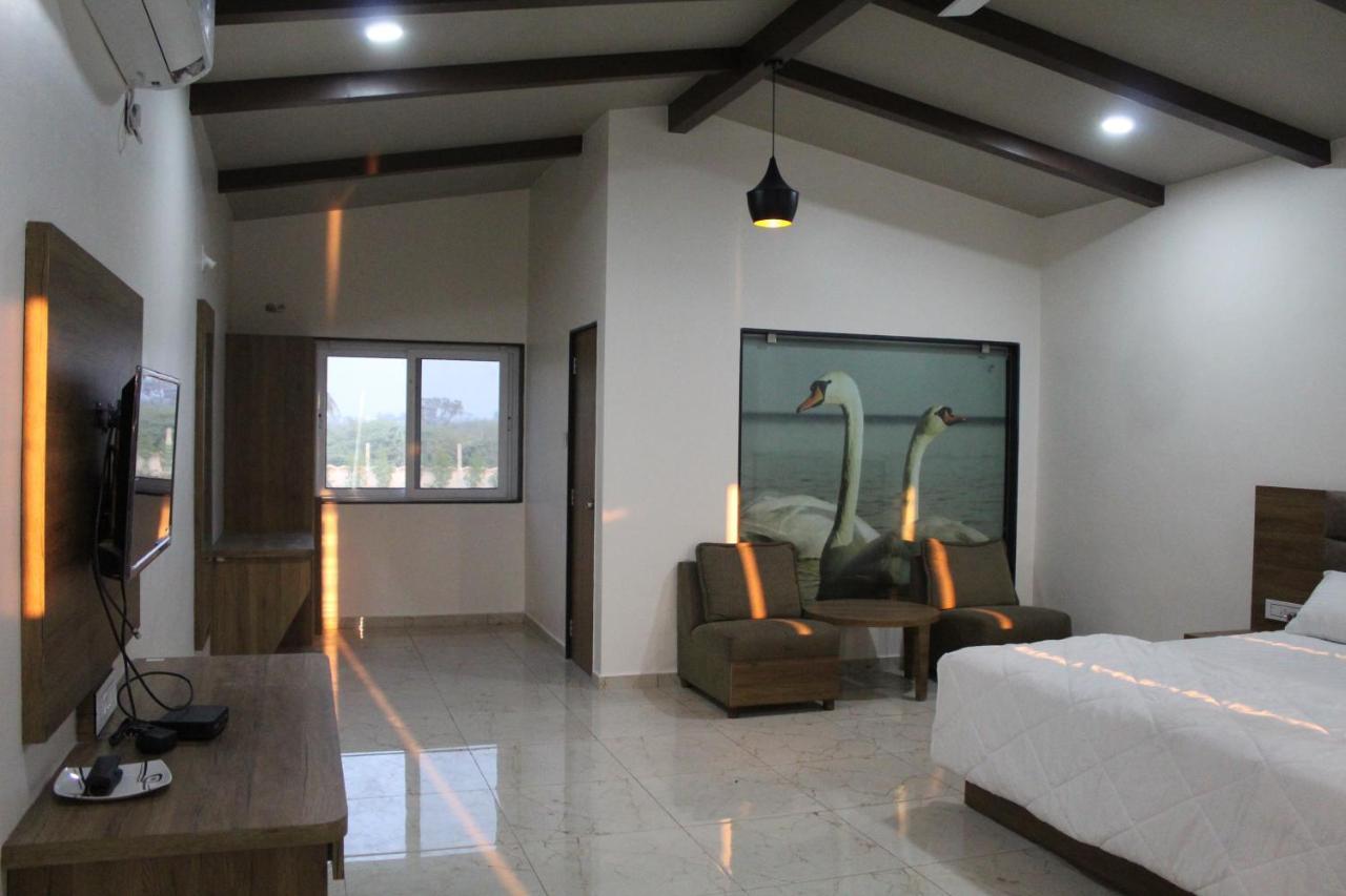 Flamingo Club And Resort Una 3 Km Away From Diu Check Post Exterior photo