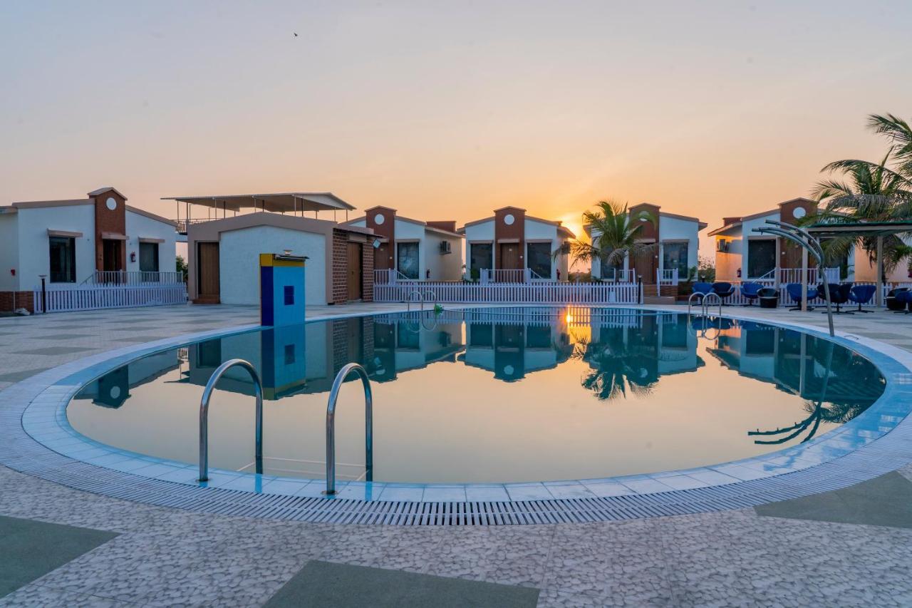 Flamingo Club And Resort Una 3 Km Away From Diu Check Post Exterior photo