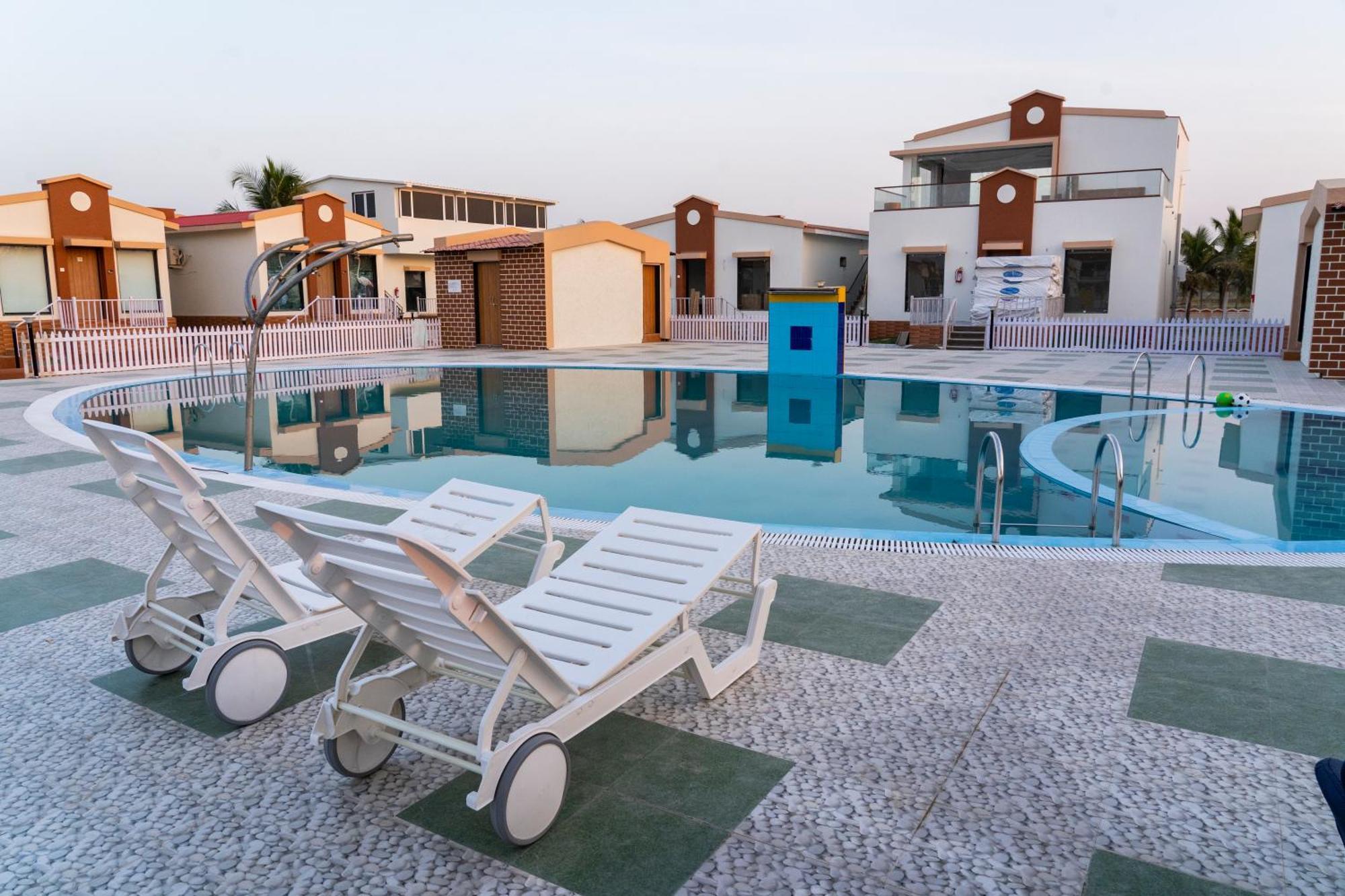 Flamingo Club And Resort Una 3 Km Away From Diu Check Post Exterior photo